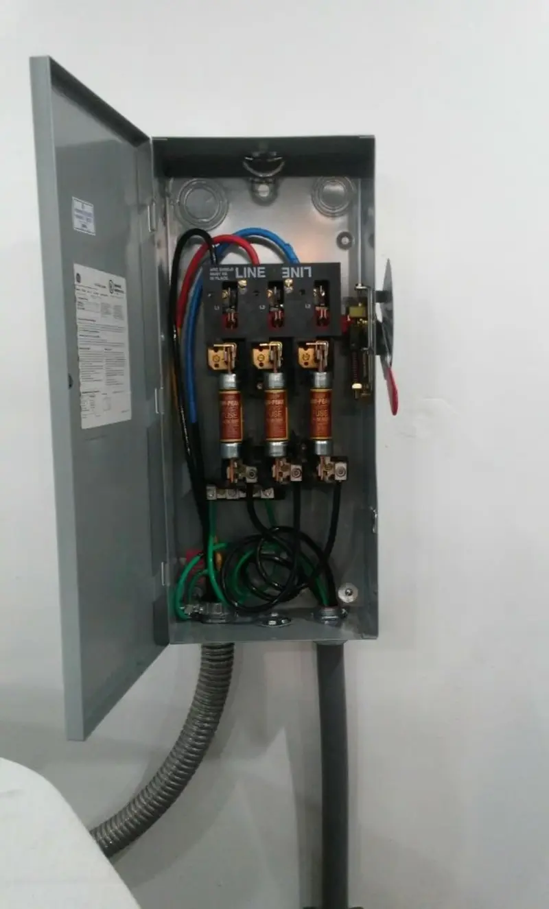 Three-phase disconnect switch installed for Smoke Detector Installation in Orwigsburg
